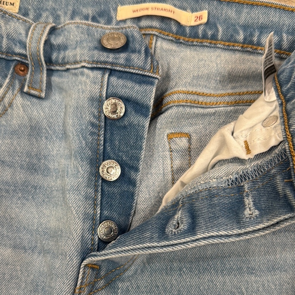 Levi’s Straight Leg medium wash wedgie cropped jeans - Picture 4 of 7